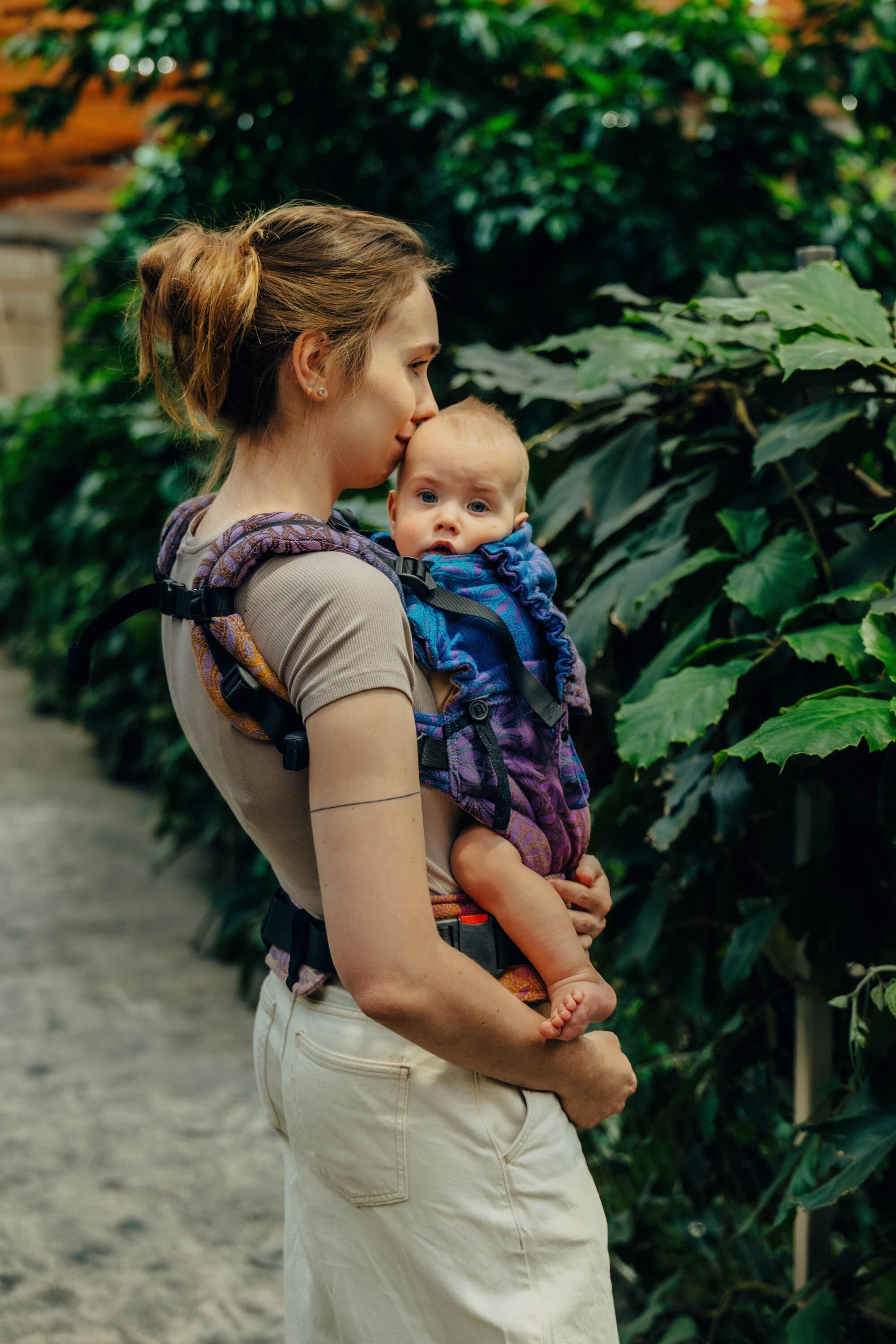 LennyLamb LennyUpGrade Babywearing Carrier Infinity Roller
