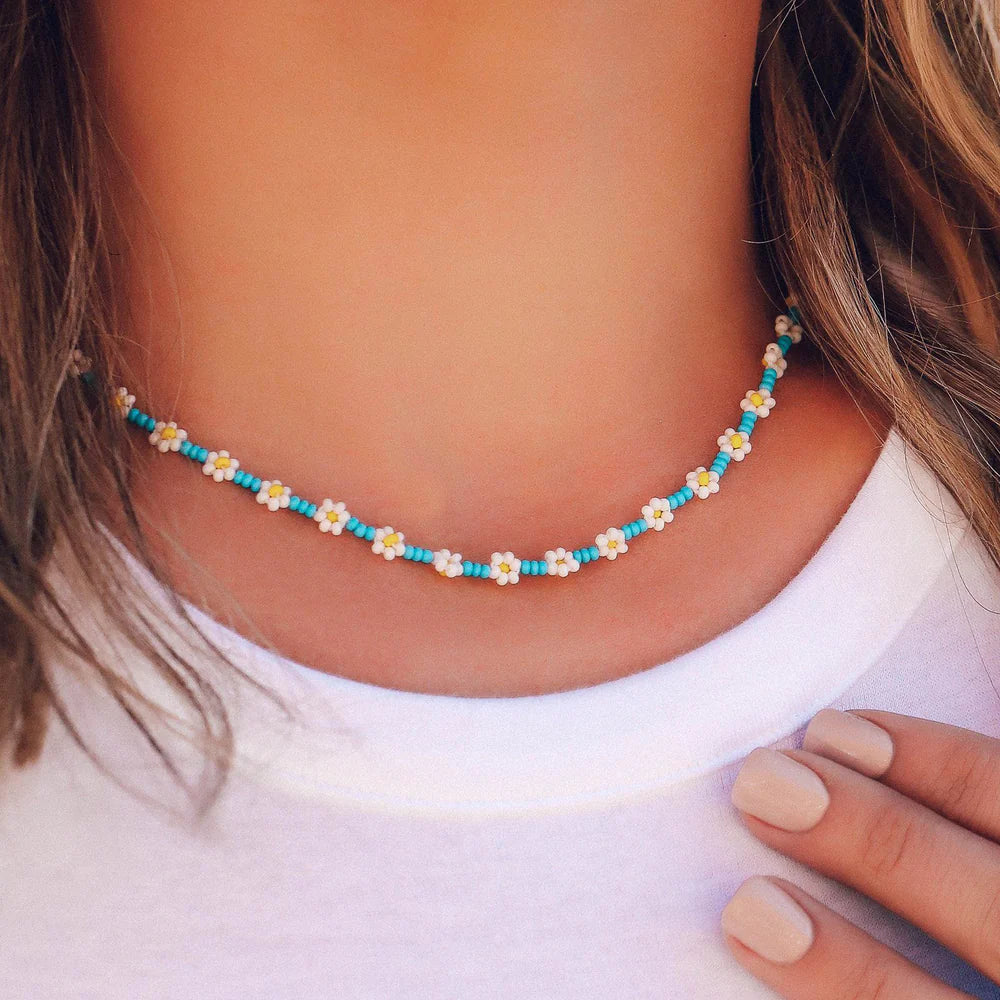 Light Daisy Necklace – B's Beads