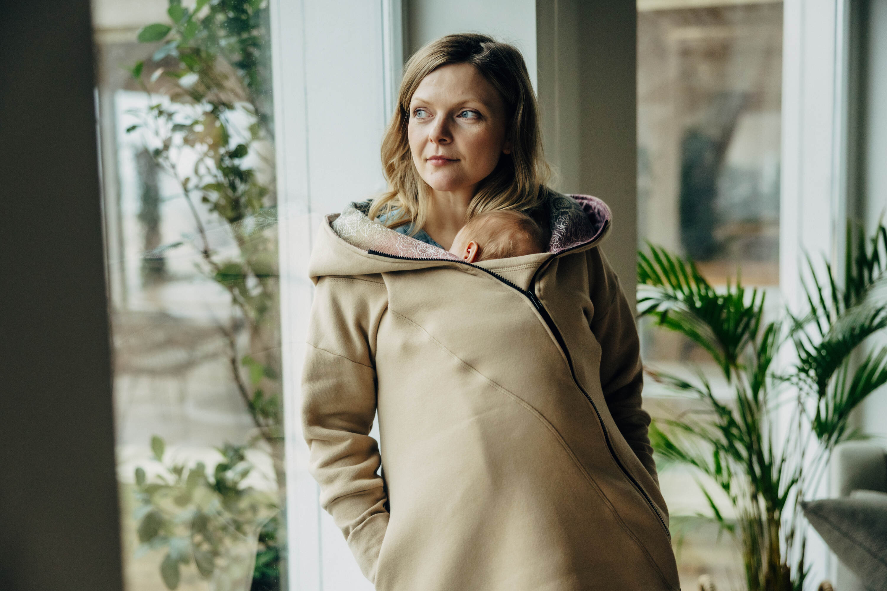 LennyLamb Asymmetrical Hoodie | Beige with Wild Wine Vineyard