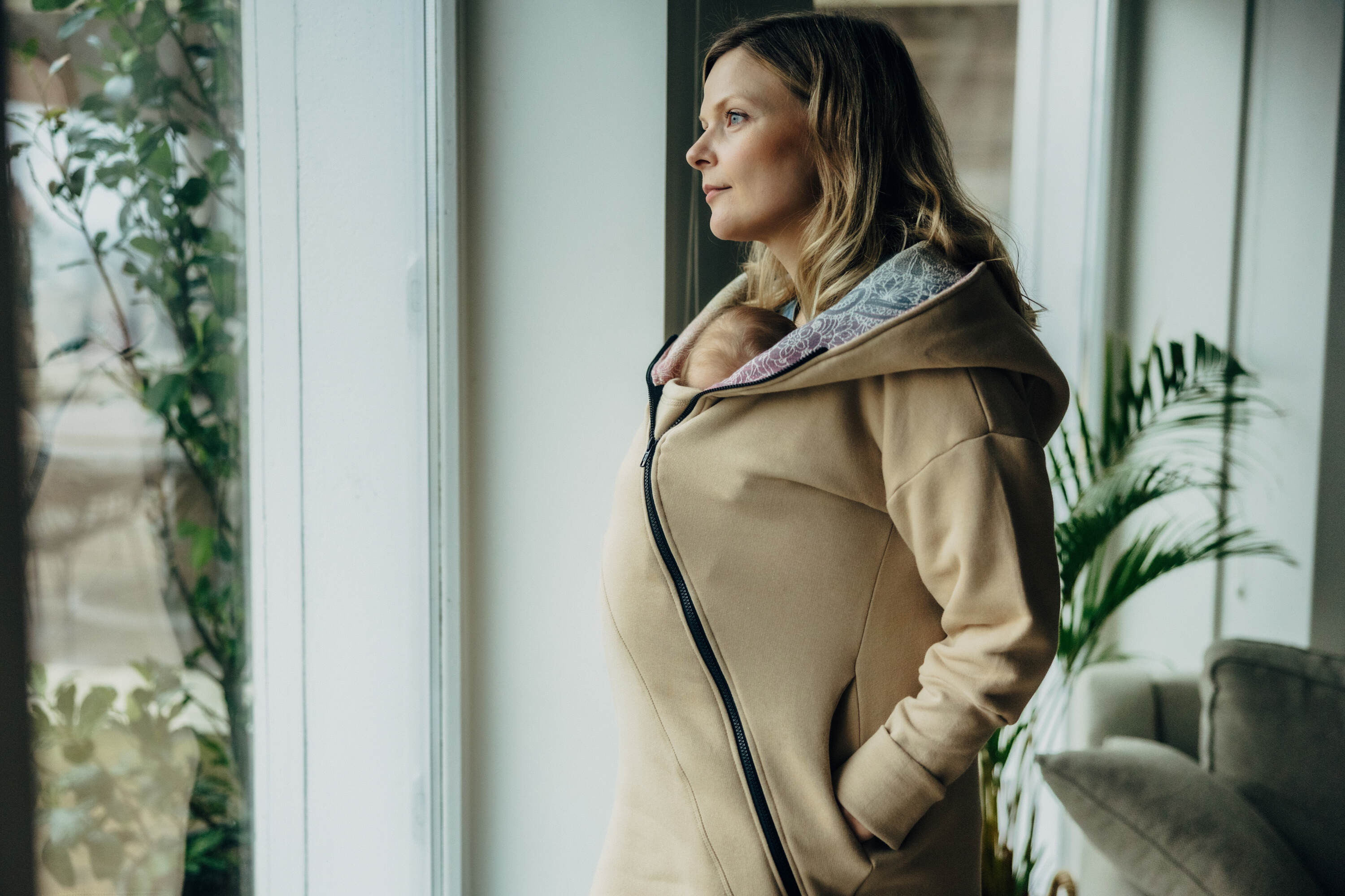 LennyLamb Asymmetrical Hoodie | Beige with Wild Wine Vineyard