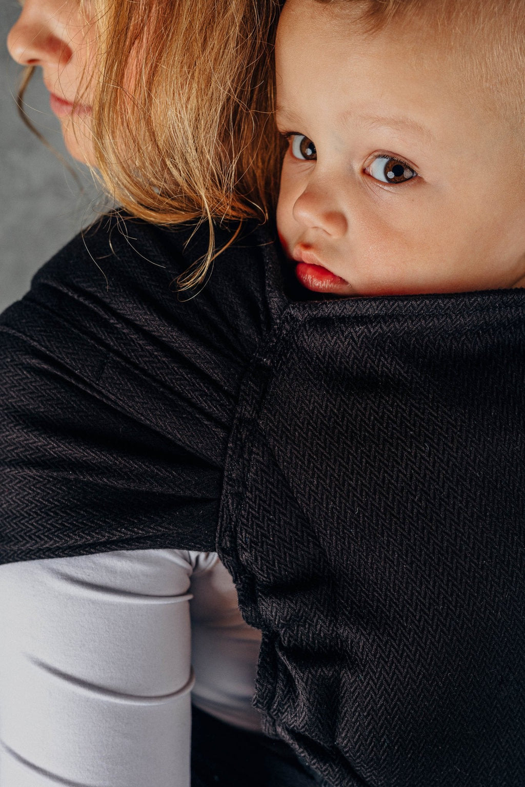 LennyLamb Preschool Hybrid Carrier Little Herringbone Ebony Black
